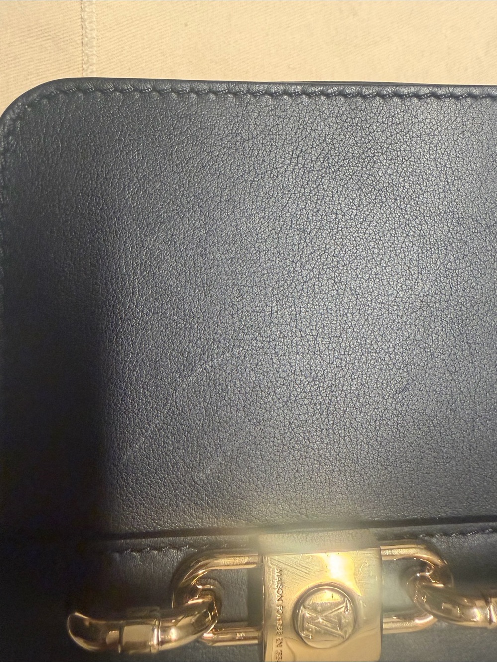 Louis Vuitton Rendez Vous calfskin Leather bag w/adjustable strap and gold chain - Picture 4 of 13